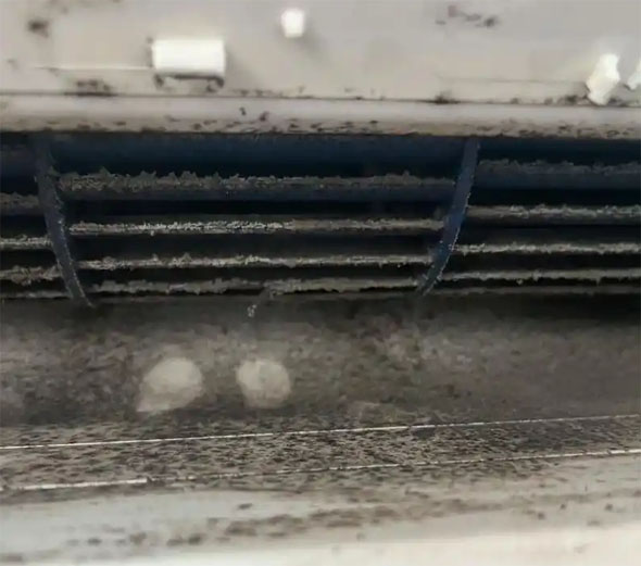 环江空调吹的风有股烧焦味是怎么回事